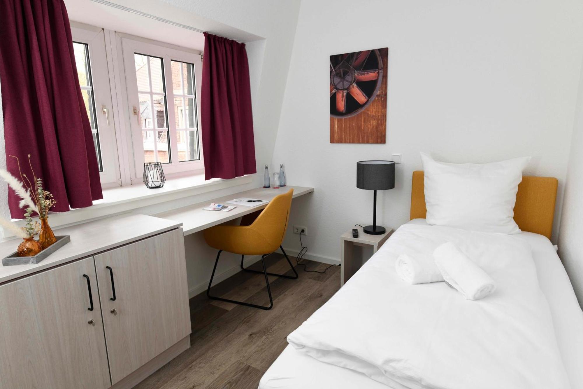St. Barbara-Haus Hotel Dinslaken Kültér fotó